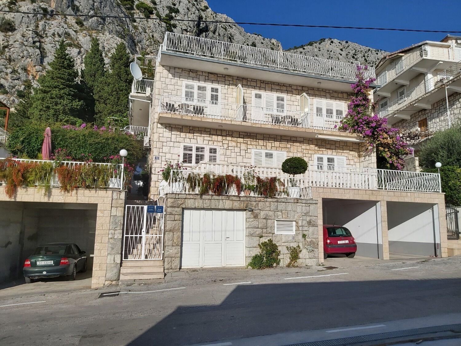 Apartments Ivan - With Parking オミシュ エクステリア 写真