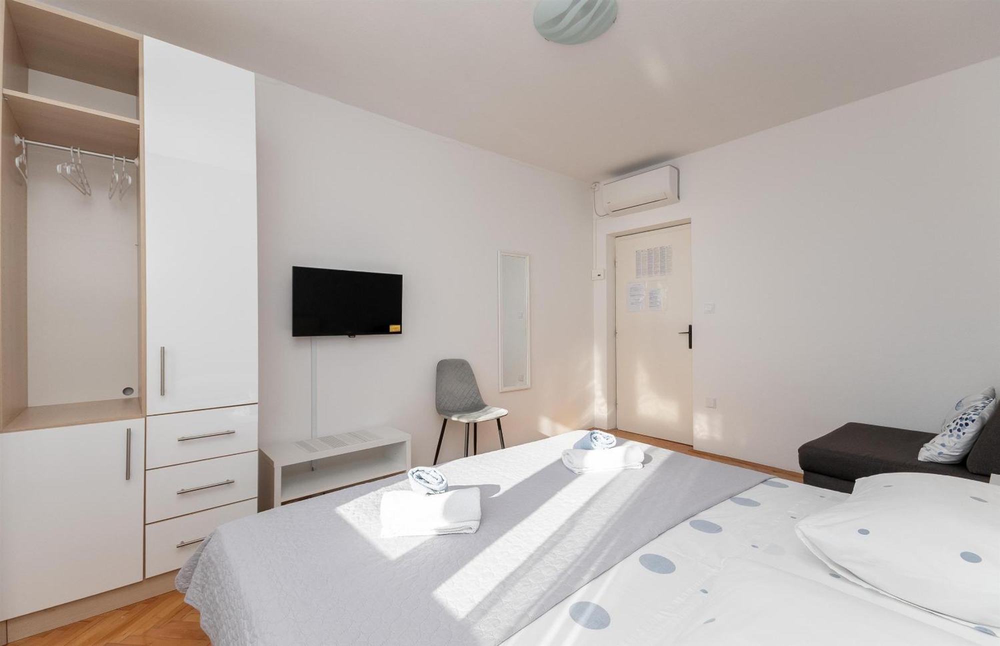 Apartments Ivan - With Parking オミシュ エクステリア 写真